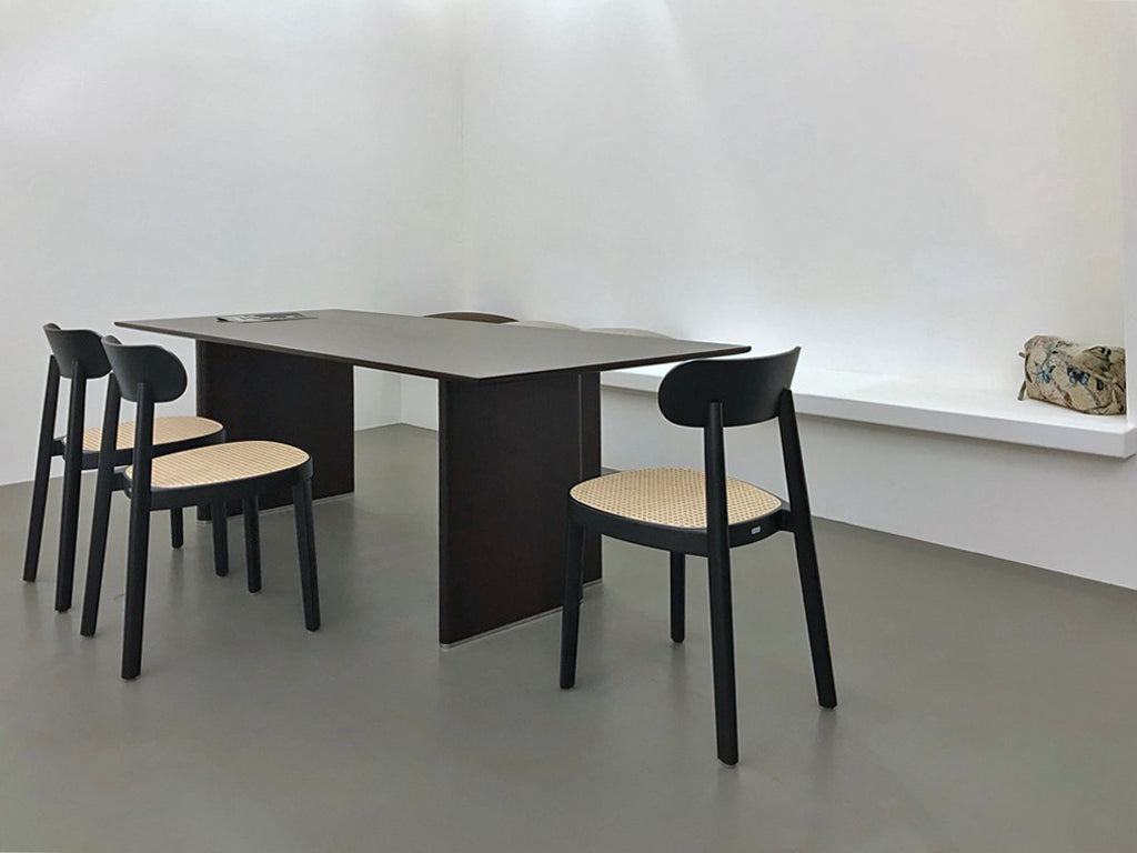 Esstisch, Schreibtisch für 6 bis 8 Personen. Dunkler Schreibtisch.